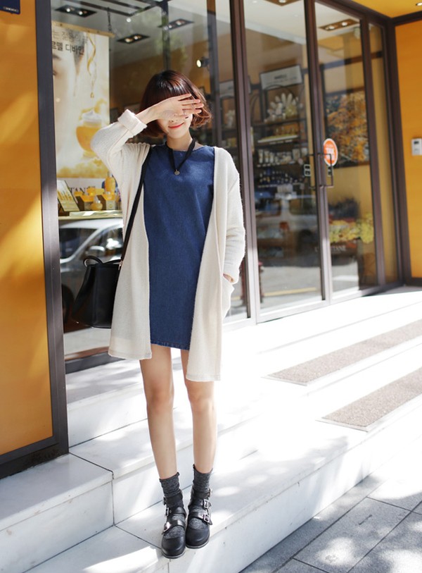 Đầm suông và cardigan dáng dài cũng là một gợi ý để mặc đẹp mỗi ngày
