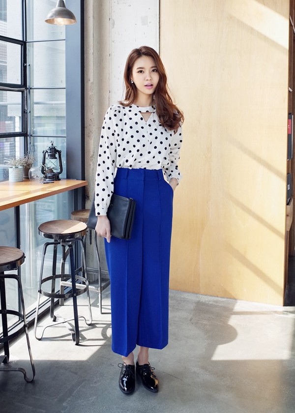 Một gợi &yacute; mới mẻ v&agrave; th&ocirc;ng minh cho bạn g&aacute;i l&agrave; phối &aacute;o d&agrave;i tay với quần t&acirc;y, quần culottes hay quần skinny s&aacute;ng m&agrave;u 