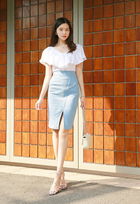 Ch&acirc;n v&aacute;y b&uacute;t ch&igrave; thanh lịch, t&ocirc;n d&aacute;ng m&agrave; rất dễ mix đồ