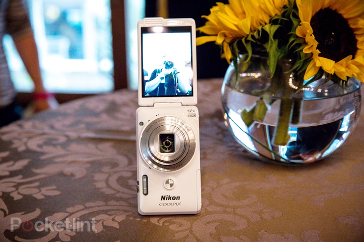 Chiếc m&aacute;y ảnh với nhiều t&iacute;nh năng th&iacute;ch hợp với mục đ&iacute;ch chụp ảnh selfie