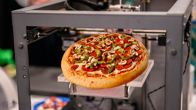 M&aacute;y in 13Win OKVIP Cá cược bóng đá 3D tạo ra b&aacute;nh Pizza