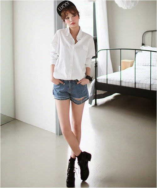 Mix với short b&ograve; trẻ trung, năng động. Ảnh minh họa