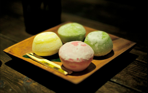 Hãy lưu ý đ&ecirc;́n b&ocirc;̣t làm bánh khi thực hi&ecirc;̣n các bước làm Mochi Nh&acirc;̣t Bản đ&ocirc;̣c đáo
