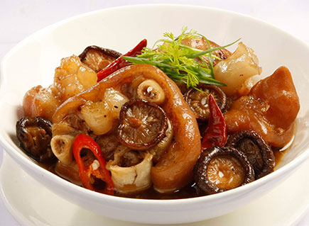 Thịt kho nấm l&agrave; một m&oacute;n kho m&ugrave;a đ&ocirc;ng đơn giản m&agrave; vẫn đậm đ&agrave; ngon thơm