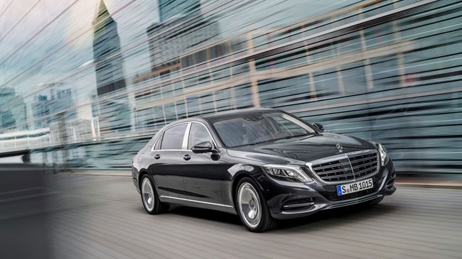 Trong khi các ông lớn khác đang tập trung vào đối tượng khách hàng mua ô tô giá rẻ thì BMW tung ra chiếc siêu xe đắt nhất của mình