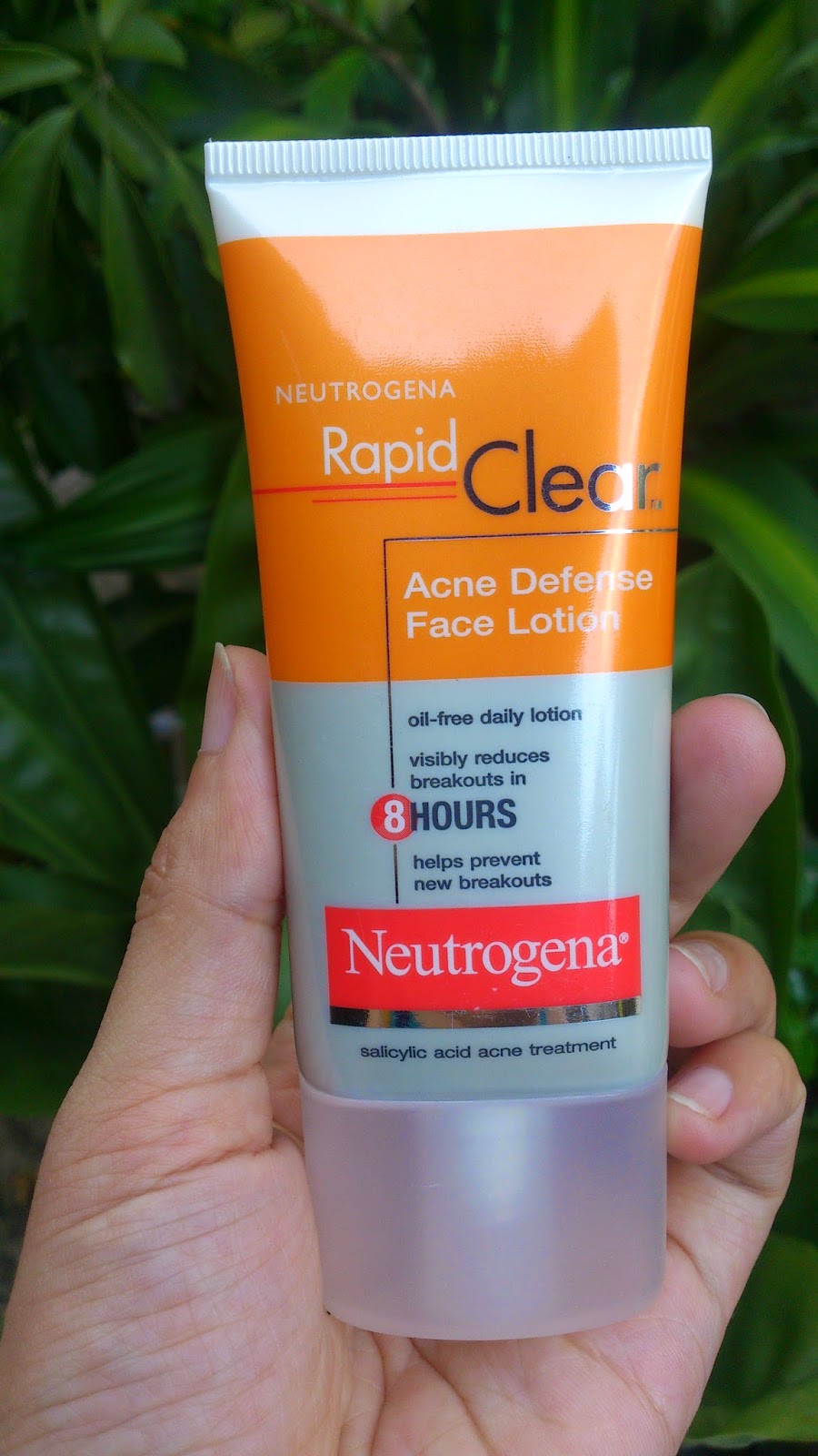Mỹ phẩm l&agrave;m đẹp Neutrogena Rapid Clear c&oacute; t&aacute;c dụng ngừa mụn v&ocirc; c&ugrave;ng hiệu quả 