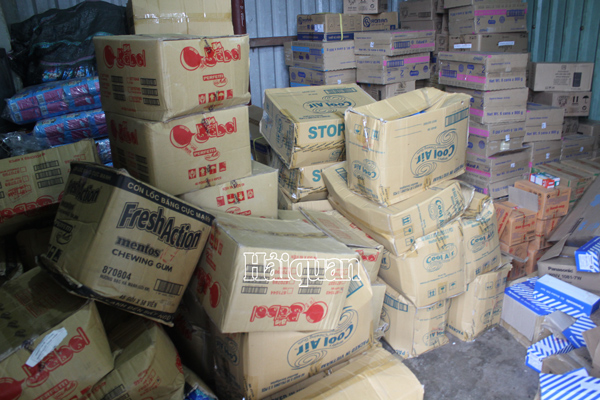 Mỹ phẩm nhập lậu kh&ocirc;ng r&otilde; nguồn gốc tiềm ẩn nhiều nguy hại.