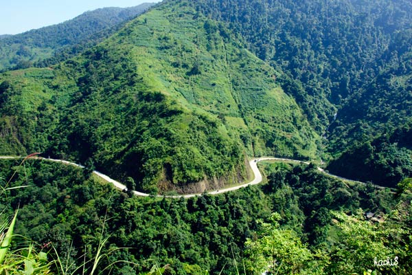 Đèo Khau Phạ đẹp nhất vào mùa lúa, tầm tháng 9 tháng 10, khi lúa trên chân ruộng bậc thang chín vàng nương. Đây cũng là thời điểm mà dân phượt mạo hiểm lựa chọn chinh phục con đường đèo