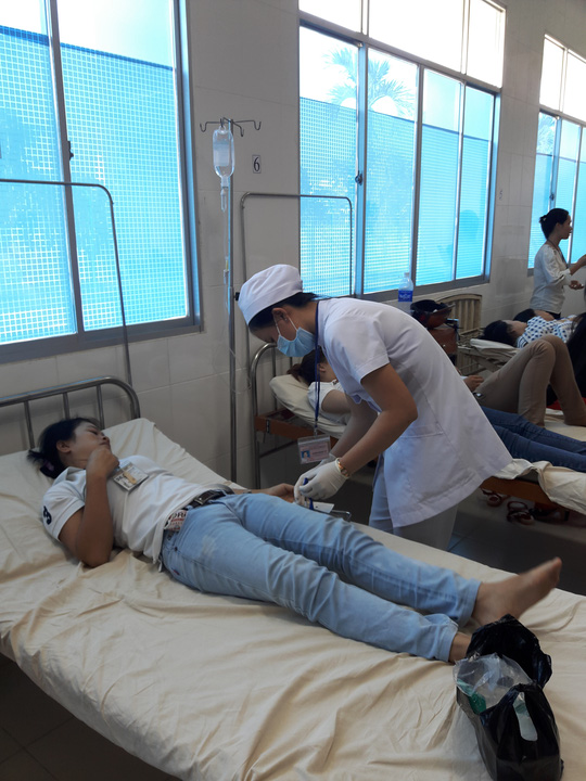 C&oacute; thể do m&oacute;n c&aacute; ngừ c&oacute; vị lạ n&ecirc;n h&agrave;ng chục c&ocirc;ng nh&acirc;n bị ngộ độc 13Win OKVIP Cá cược bóng đá