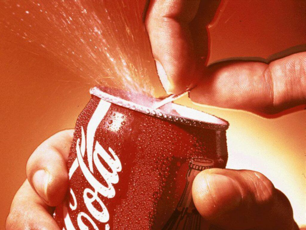 Nồng độ axit trong dạ d&agrave;y cũng tăng cao do sử dụng Coca - Cola