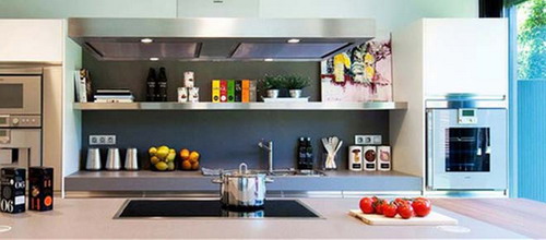 Gian bếp được bài trí bắt mắt, hiện đại