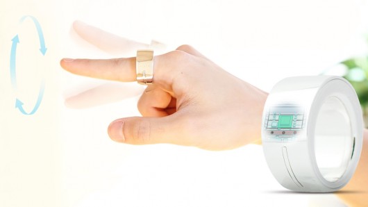 Chiếc nhẫn cho ph&eacute;p người d&ugrave;ng điều khiển c&aacute;c thiết bị th&ocirc;ng minh th&ocirc;ng qua c&aacute;c thao t&aacute;c ng&oacute;n tay