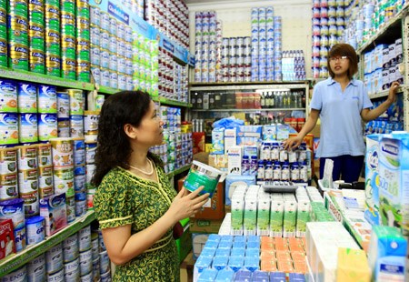 Nhiều đại l&yacute; vẫn để gi&aacute; sữa cao hơn mức trần