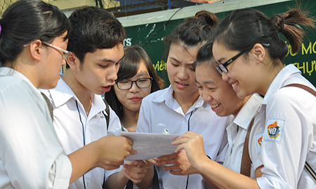 Kỳ thi tốt nghiệp 2014 vẫn c&ograve;n tồn tại nhiều hạn chế bởi quy định lựa chọn m&ocirc;n thi