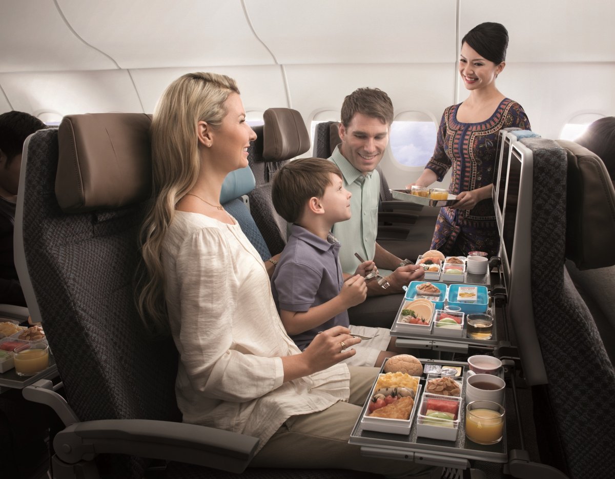 Năm nay l&agrave; năm thứ 2 li&ecirc;n tiếp Singapore Airlines được đ&aacute;nh gi&aacute; l&agrave; h&atilde;ng h&agrave;ng kh&ocirc;ng tốt nhất tr&ecirc;n thế giới