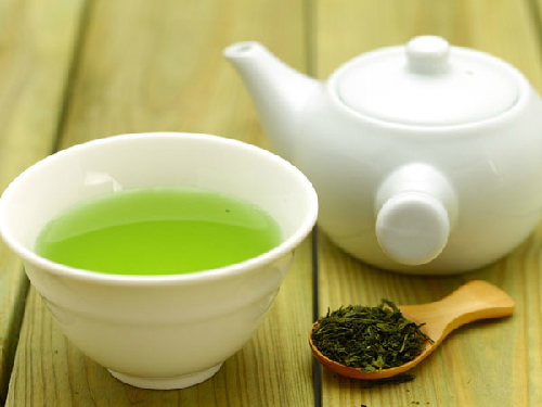 Bệnh nh&acirc;n bị l&oacute;et dạ d&agrave;y v&agrave; thiếu m&aacute;u l&agrave; những người kh&ocirc;ng n&ecirc;n uống tr&agrave; xanh