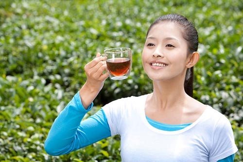 Những người kh&ocirc;ng n&ecirc;n uống tr&agrave; xanh c&ograve;n c&oacute; người gi&agrave; 13Win19 ưu đãi hấp dẫn yếu v&agrave; người bị sỏi thận, bệnh gan