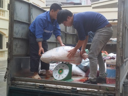 Nội tạng thối được vận chuyển v&agrave;o c&aacute;c nh&agrave; h&agrave;ng