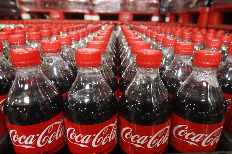 Hai c&ocirc;ng ty nước giải kh&aacute;t lớn Pepsi, Coca-Cola đang đối mặt với kh&oacute; khăn
