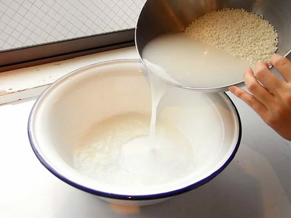 Nước vo gạo mang lại nhiều c&ocirc;ng dụng kỳ diệu m&agrave; kh&ocirc;ng phải ai cũng biết