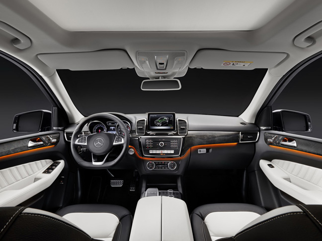 Nội thất khoang l&aacute;i của &ocirc; t&ocirc; Mercedes-Benz GLE-Class cũng đ&oacute;n nhận một số thay đổi nhỏ 