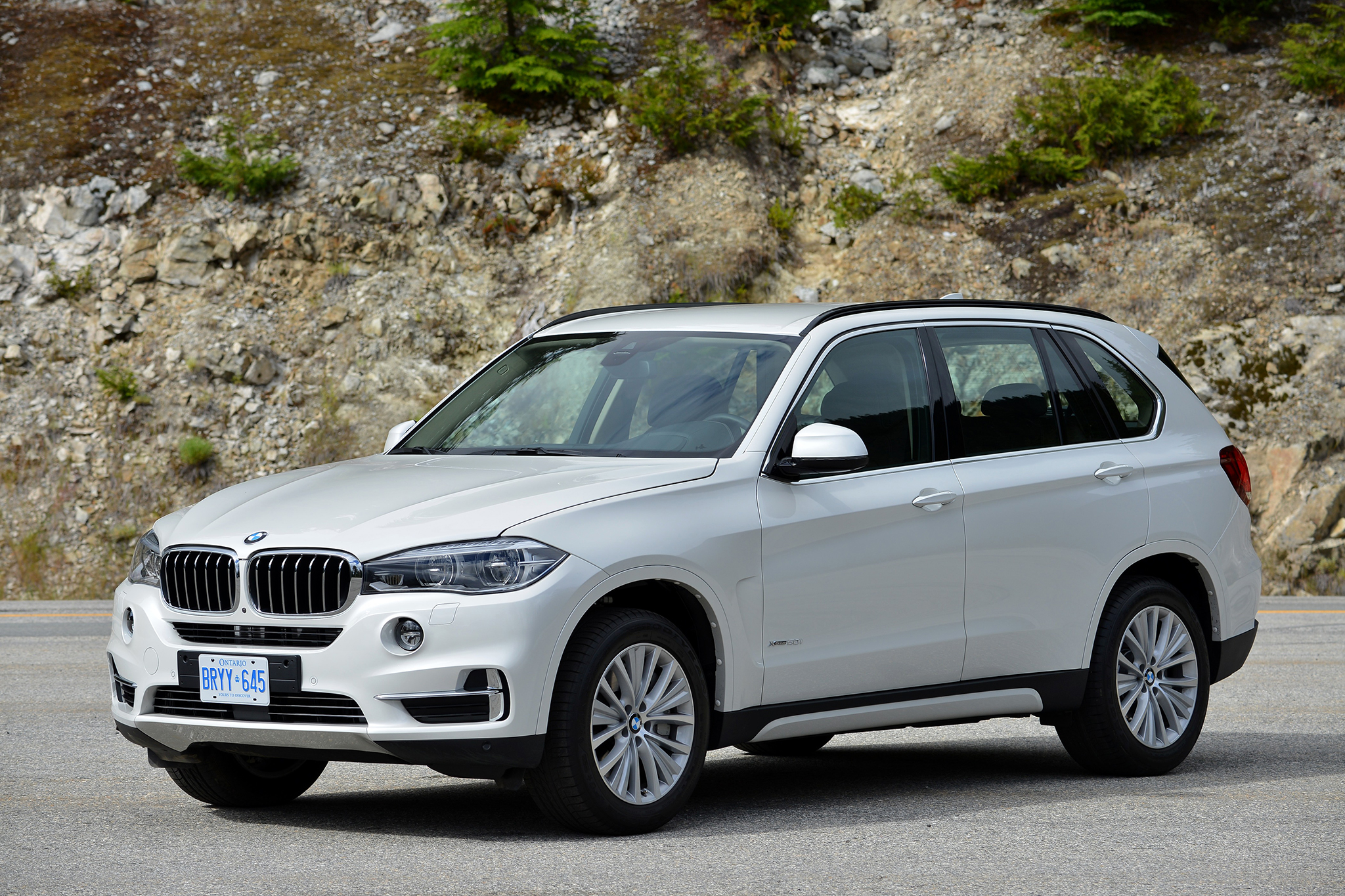 H&igrave;nh ảnh BMW X7 đời tiền nhiệm khỏe khoắn, mạnh mẽ