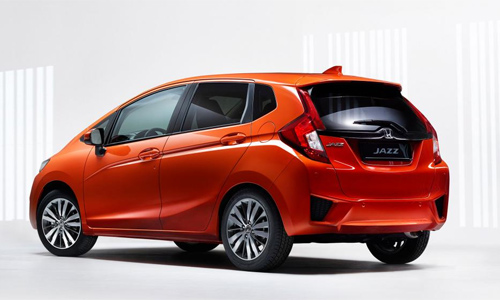 Honda Jazz với mức ti&ecirc;u hao nhi&ecirc;n liệu cực thấp, chỉ tương đương với xe m&aacute;y 