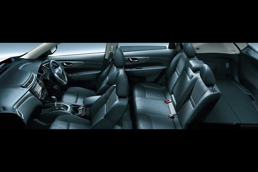 X-Trail Hybrid c&oacute; hệ thống giải tr&iacute; t&iacute;ch hợp định vị NissanConnect Naviagtion System