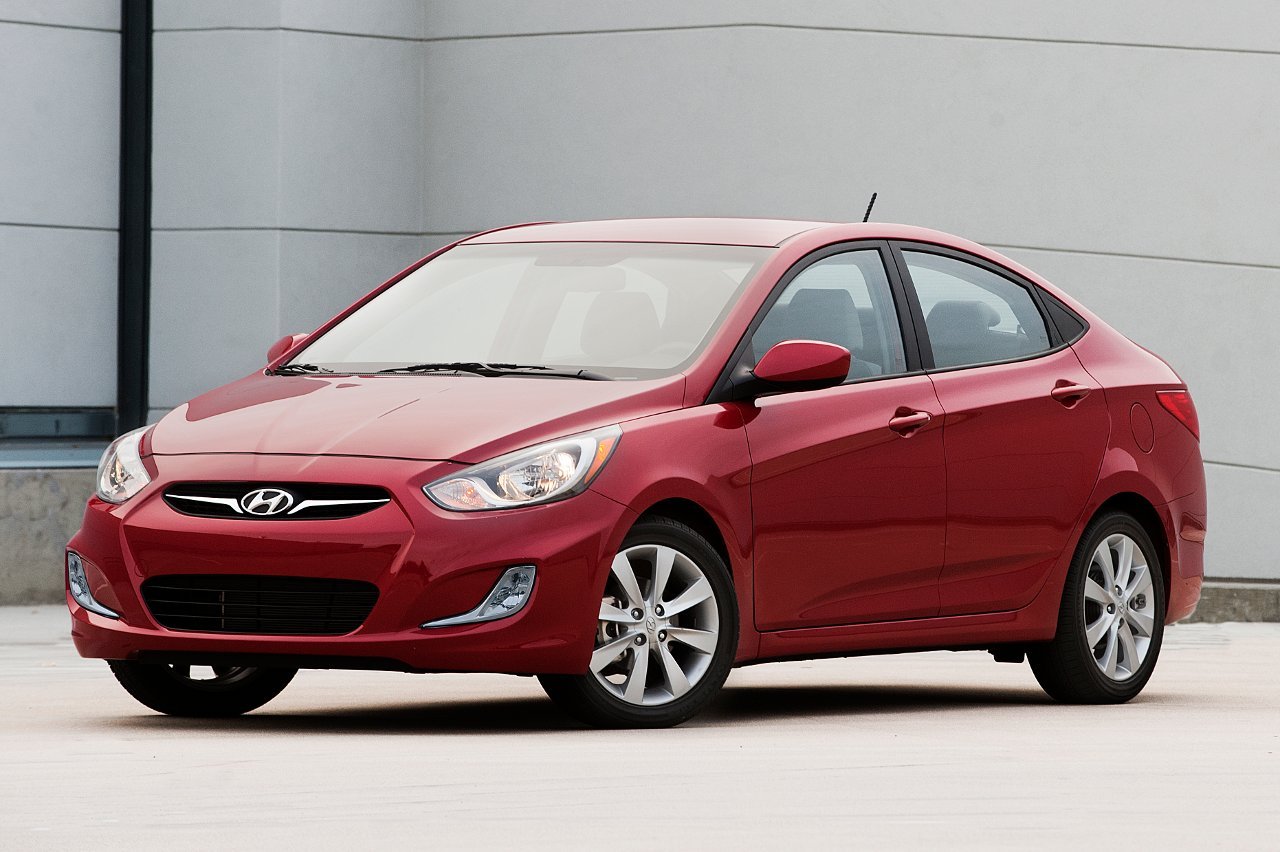 Hyundai Accent với kiểu d&aacute;ng trẻ trung l&agrave; một mẫu xe &ocirc; t&ocirc; 5 chỗ gi&aacute; rẻ dưới 600 triệu đồng