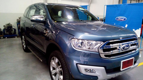 Thiết kế tổng thể của &ocirc; t&ocirc; Ford Everest mới tr&ocirc;ng kh&aacute; mềm mại với những đường uốn lượn tinh tế 