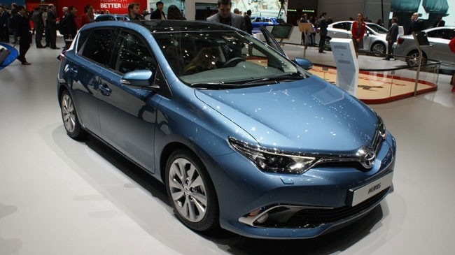 Điểm nhấn quan trọng nhất của &ocirc; t&ocirc; Toyota Auris mới nằm ở b&ecirc;n dưới nắp cap&ocirc;