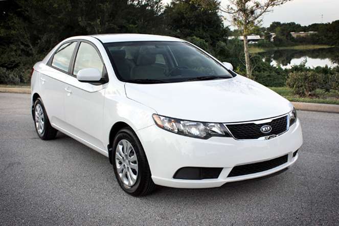 Kia Forte l&agrave; mẫu xe c&oacute; thiết kế đẹp, mang đậm phong c&aacute;ch ch&acirc;u &Acirc;u đồng thời l&agrave; mẫu &ocirc; t&ocirc; gi&aacute; rẻ hấp dẫn người d&ugrave;ng