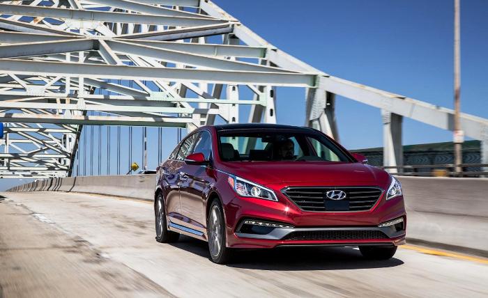 So với c&aacute;c ph&acirc;n kh&uacute;c xe hiện đại, Hyundai Sonata 2015 cũng được đ&aacute;nh gi&aacute; l&agrave; mẫu &ocirc; t&ocirc; gi&aacute; rẻ c&oacute; nhiều cải tiến đ&aacute;ng kể về thiết kế nội thất, ngoại thất