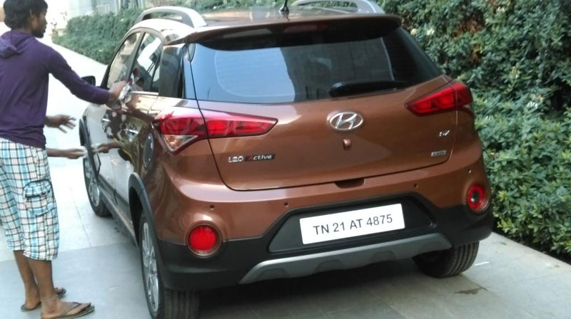 &Ocirc; t&ocirc; Huyndai i20 mới được đ&aacute;nh gi&aacute; l&agrave; mẫu xe hatchback lai SUV