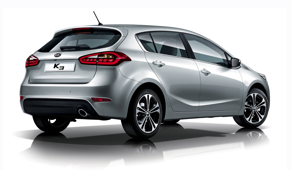 &Ocirc; t&ocirc; Kia K3 được giới thiệu với hai phi&ecirc;n bản động cơ 1.6L v&agrave; 2.0L