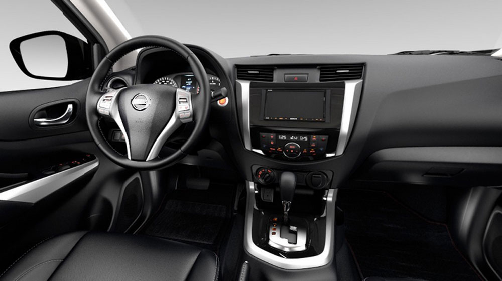 &Ocirc; t&ocirc; Nissan Navara mới được trau chuốt về c&aacute;c trang bị nội thất