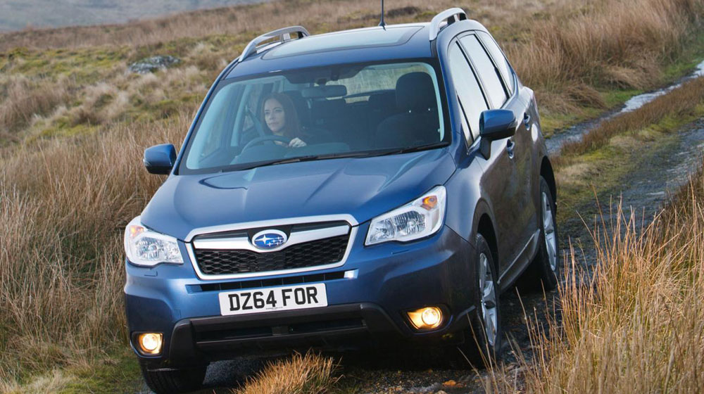 &Ocirc; t&ocirc; Subaru Forester mới phi&ecirc;n bản 2015 với những n&eacute;t mới nằm ở nội thất v&agrave; th&ecirc;m tuỳ chọn động cơ dầu số tự động 