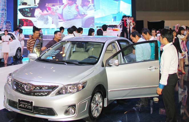Th&aacute;ng 6/2014 thị trường &ocirc; t&ocirc; đạt 11.884 chiếc, tăng 23% so với th&aacute;ng 6/2013