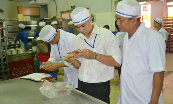 Phát hiện bánh trung thu nhiễm khuẩn Phát hiện bánh trung thu nhiễm khuẩn