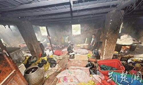 Xưởng gia c&ocirc;ng nội tạng bẩn si&ecirc;u bẩn, mất vệ sinh g&acirc;y kinh h&atilde;i