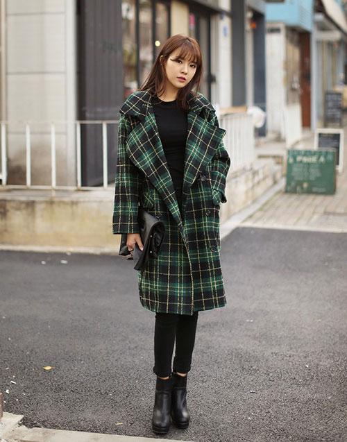 Mix &aacute;o kho&aacute;c d&aacute;ng d&agrave;i với boot thật ấm &aacute;p