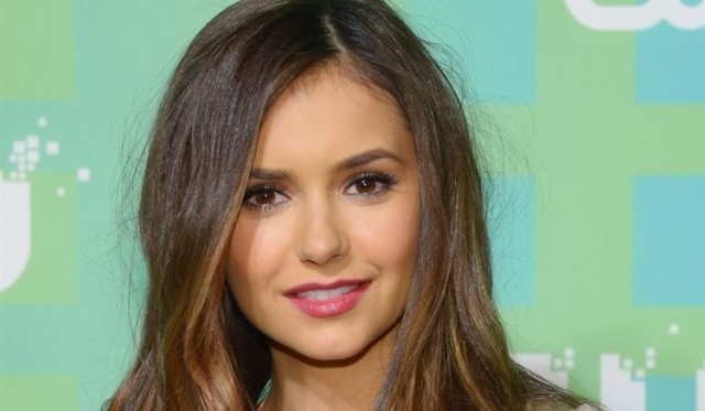 Người đầu tiên nằm trong danh sách những phụ nữ đẹp nhất trên thế giới là Nina Dobrev. Cô là một người mẫu và nữ diễn viên người Canada gốc Bulgaria. Cô đã xuất hiện trong một số bộ phim như “Fugitive Pieces”, “Away from Her”, “Never Cry Werewolf” tham gia một loạt bộ phim truyền hình khác. Dobrev rất nổi tiếng với bộ phim “Perks of Being a Wallflower”.