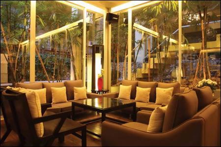 Buổi tối, “Bản Sonate” vang lên những thanh âm rực rỡ từ cây đàn piano trắng hòa quyện cùng tiếng vĩ cầm. Một nơi lý tưởng cho những cặp đôi yêu nhạc piano và đặc biệt là những bản sonate