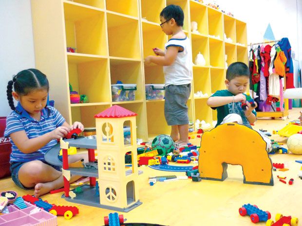Với trẻ từ 7 - 8 tuổi, phụ huynh c&oacute; thể tặng qu&agrave; 1/6 l&agrave; đồ lắp gh&eacute;p rất tốt cho tr&iacute; tuệ