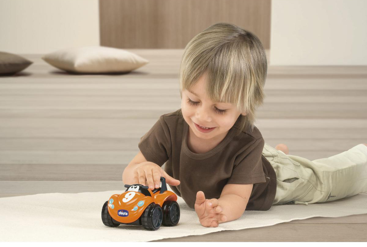 Qu&agrave; 1/6 cho b&eacute; trai l&agrave; những đồ chơi điều khiển sẽ khiến c&aacute;c b&eacute; v&ocirc; c&ugrave;ng th&iacute;ch th&uacute;