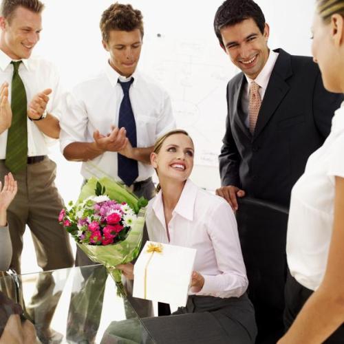 Chọn qu&agrave; tặng 8/3 ph&ugrave; hợp cho sếp nữ kh&ocirc;ng phải đơn giản