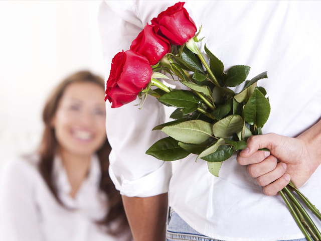 Hoa tươi l&agrave; m&oacute;n qu&agrave; tặng Valentine được c&aacute;nh m&agrave;y r&acirc;u lựa chọn nhiều