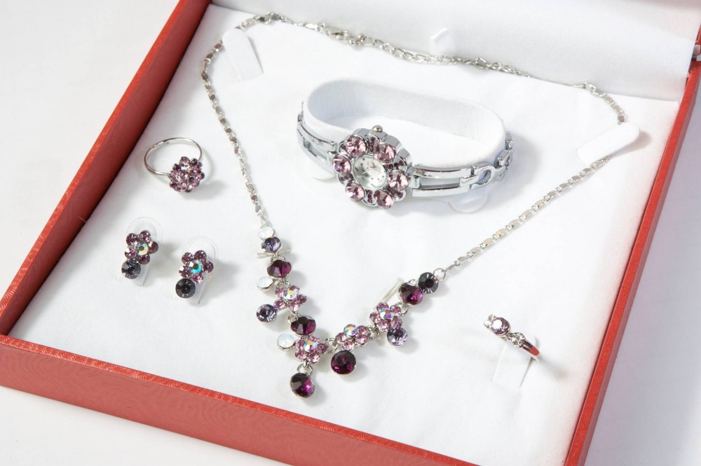 Tặng qu&agrave; Valentine 2016 l&agrave; đồ trang sức sẽ khiến bạn g&aacute;i bất ngờ