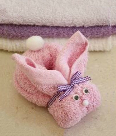 Thỏ b&ocirc;ng từ khăn tay l&agrave; m&oacute;n đồ chơi Trung thu tự l&agrave;m &yacute; nghĩa cho b&eacute;