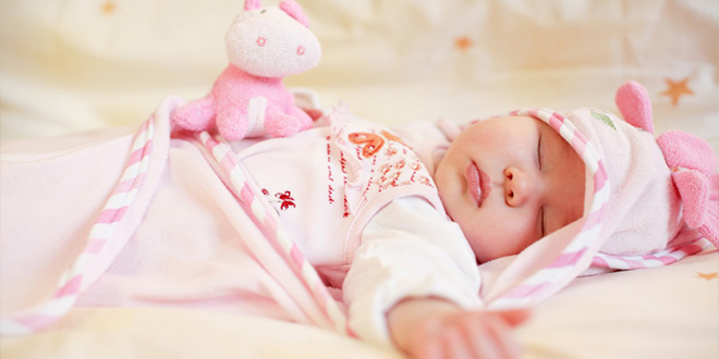 N&ecirc;n chọn qu&acirc;̀n áo cho trẻ sơ sinh có ch&acirc;́t li&ecirc;̣u tự nhi&ecirc;n